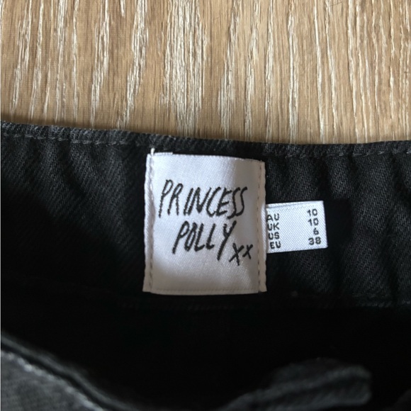 NWOT Princess Polly shorts. - Picture 3 of 5
